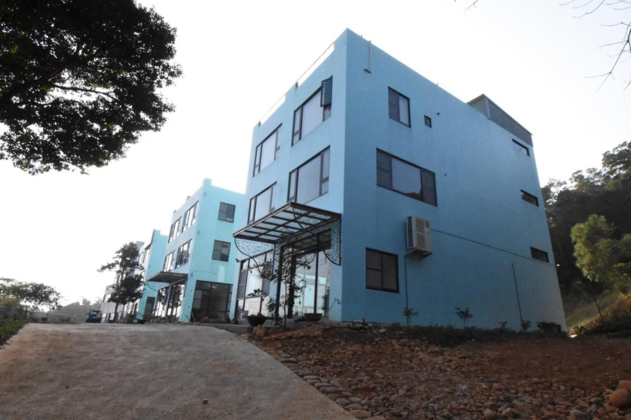 巨缿民宿巨象民宿 Sanyi Exterior photo